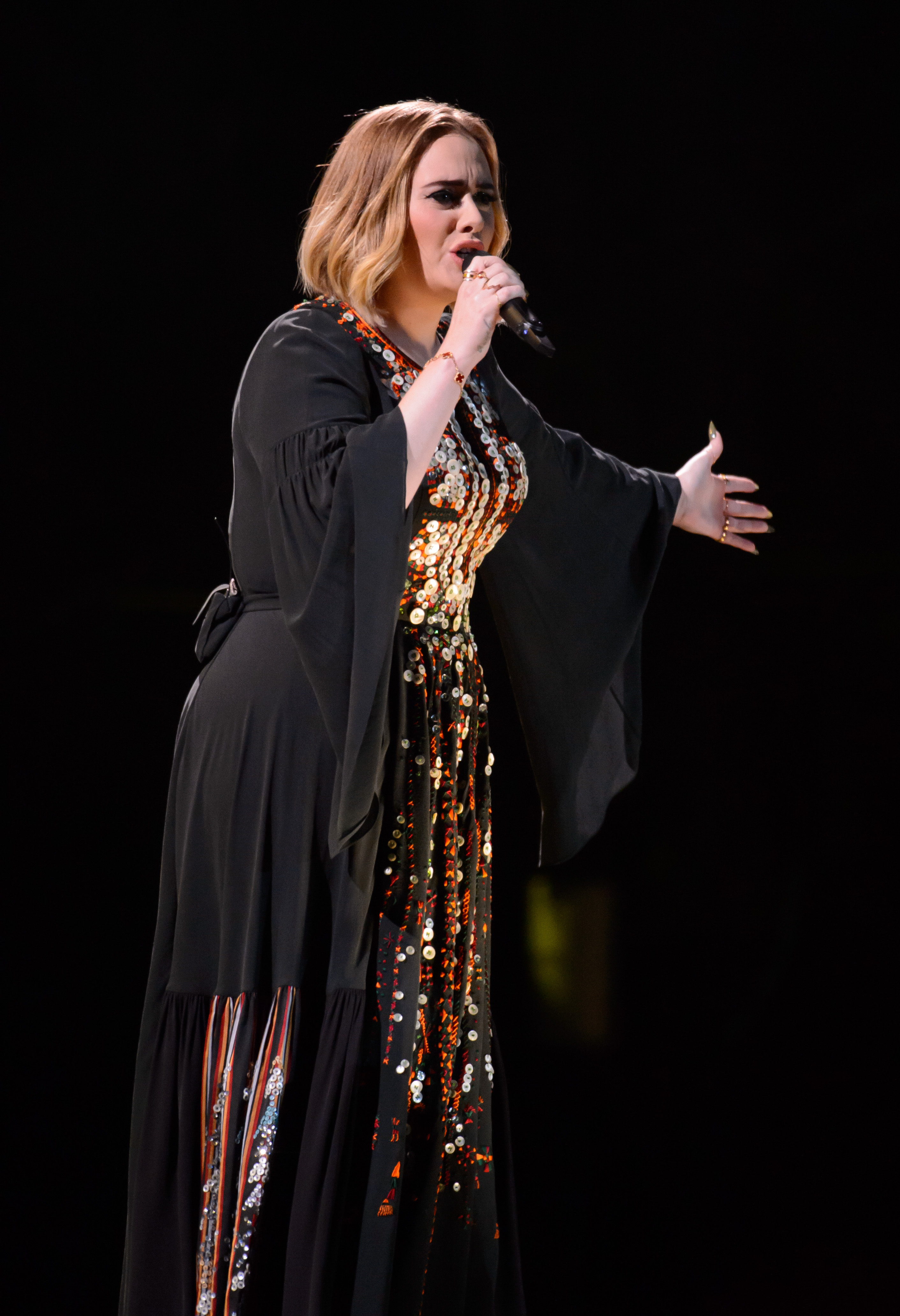 Adele Entertains Audience with Filthy Jokes After Technical Issue