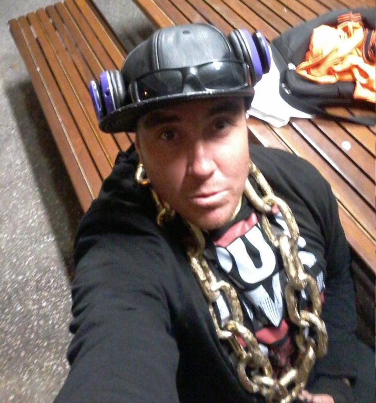 Rapper Runs into Ocean to Avoid Dining Bill