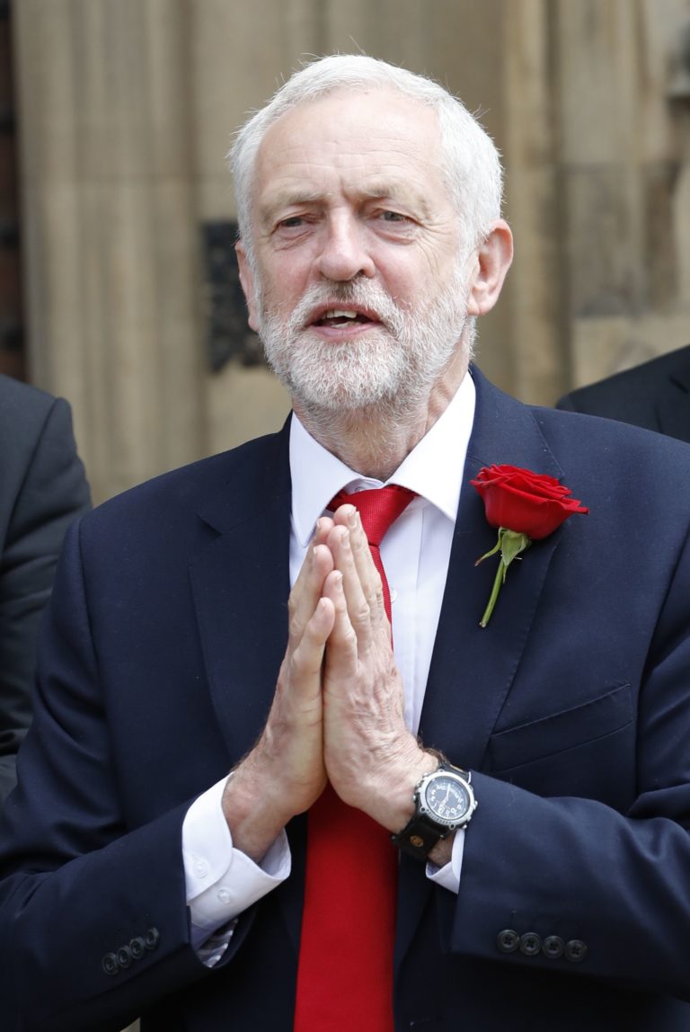 Jeremy Corbyn Arrives at Glastonbury 2017, as Fans Dance and Sing Around His Car