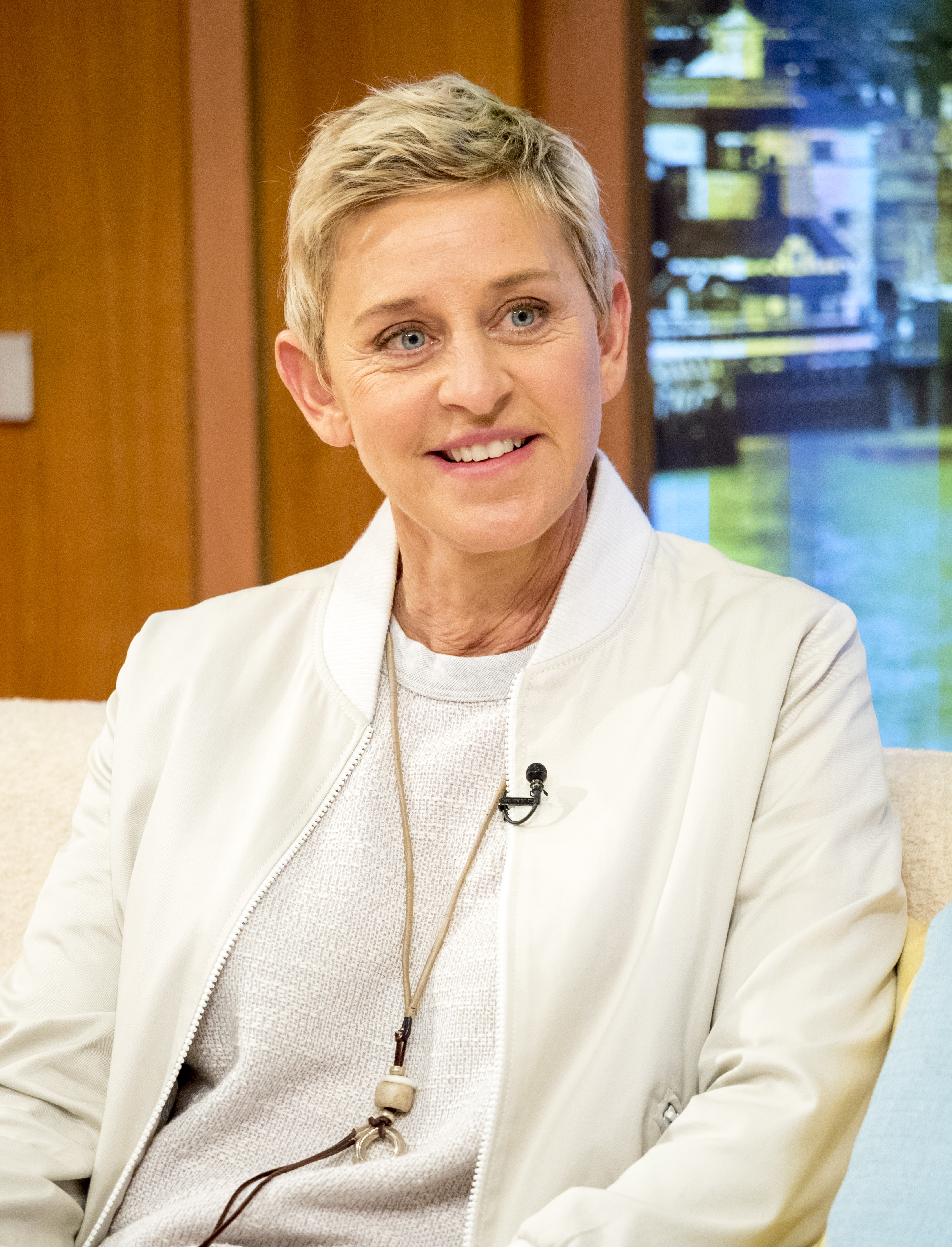 Ellen DeGeneres shocks audience by giving them $1 million