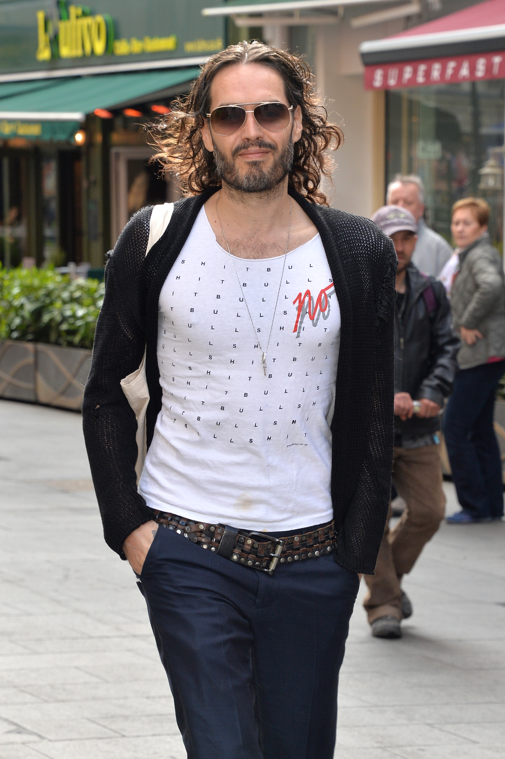 Comedian Russell Brand Marries Girlfriend Laura Gallacher