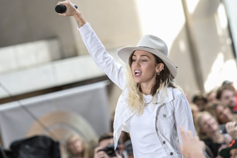 Miley Cyrus Speaks of the Important Relationship Lesson She Got From Her Parents