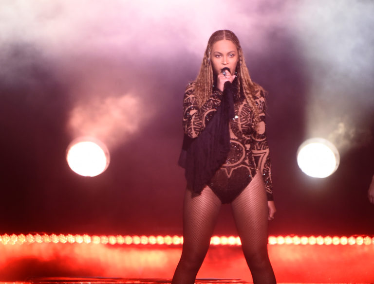 Beyoncé Delivers Epic Performance Despite Stage Malfunctions