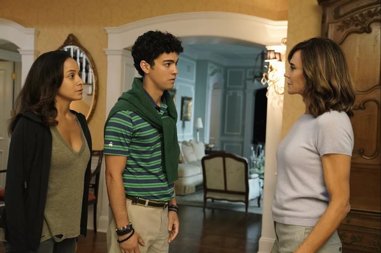 “Tell Me a Story” Gets Season 2 Order at CBS All Access