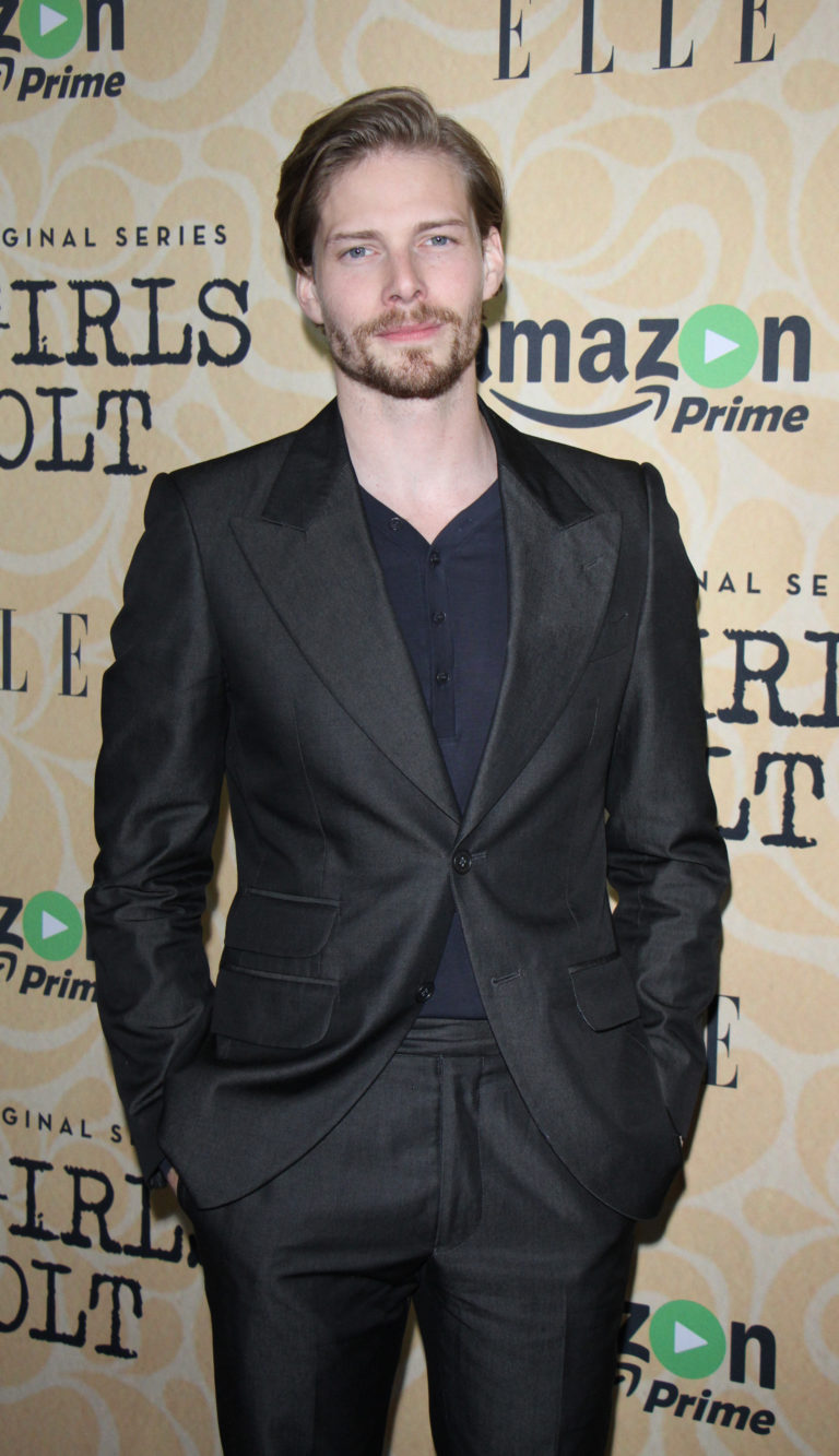 Hunter Parrish to Star in “Jane the Virgin” Spinoff