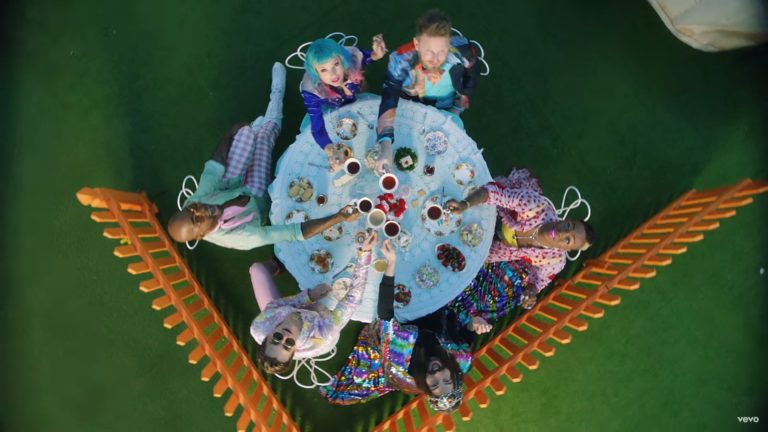 Taylor Swift, Ariana Grande Top List of VMAs Nominations