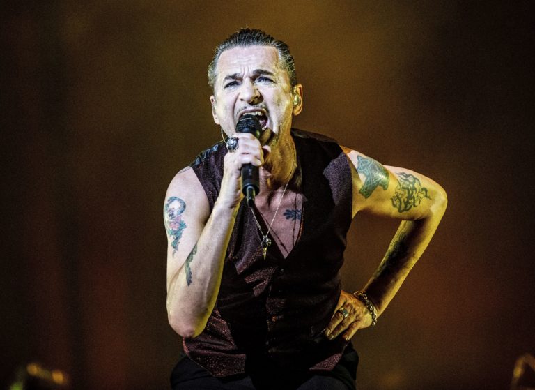 Rock & Roll Hall Of Fame Postpones Induction Ceremony