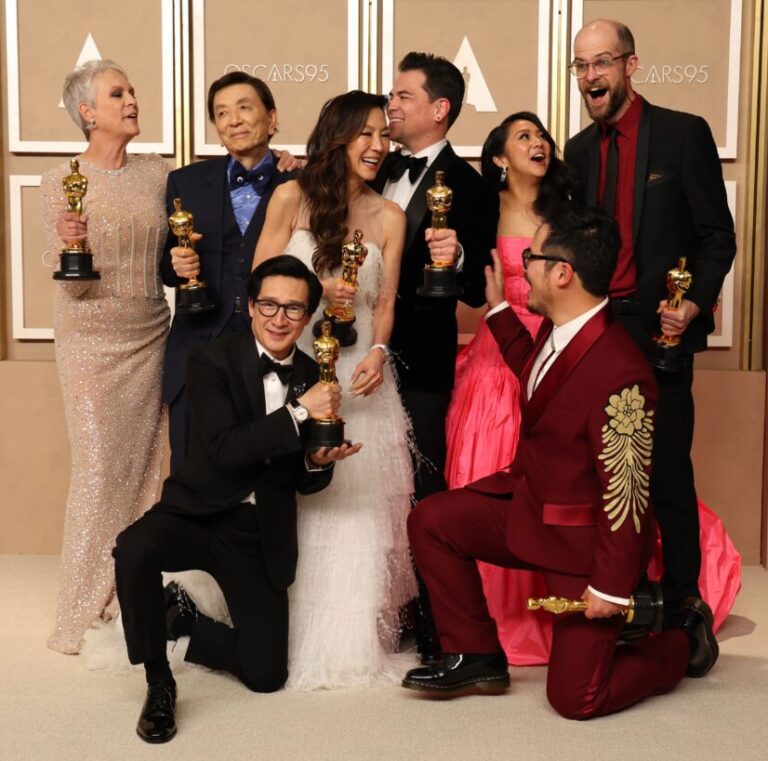 Jamie Lee Curtis, Michelle Yeoh, Ke Huy Quan, Stephanie Hsu, Daniel Kwan, Daniel Scheinert and Jonathan Wang of 