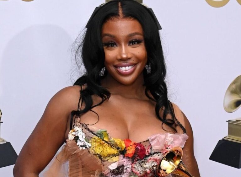 SZA at the 64th Annual Grammy Awards in April 2022